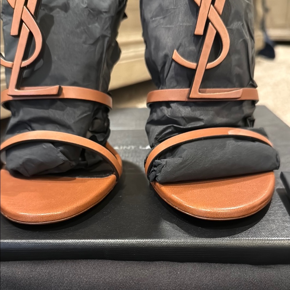 Saint Laurent Cassandra BNIB Tan Heel sandals - Picture 5 of 6